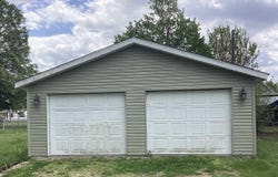 620 E WALNUT Street, Canton, IL 61520