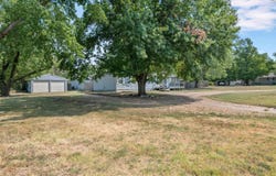 300 Williamson Dr, Hutchinson, KS 67502