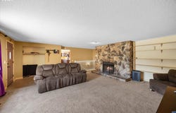 689 SHERWOOD DR, Sutherlin, OR 97479