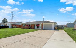 2630 Flintwood Drive, Columbus, IN 47203