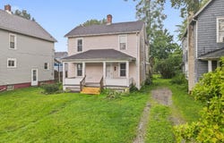 225 W Indiana Avenue, Sebring, OH 44672