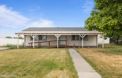 279 Carlsonia Rd, Zillah, WA 98953