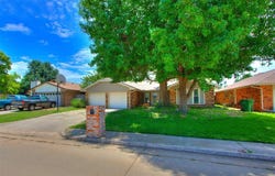 804 Royal Lane, Yukon, OK 73099
