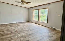 68 Highlawn Avenue, Milton, WV 25541