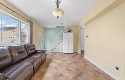 39 Grove St, Little Ferry Boro, NJ 07643-1804