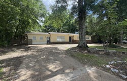 119 S Canton Club Circle, Jackson, MS 39211