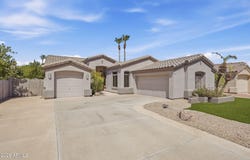 6796 W Abraham Lane, Glendale, AZ 85308