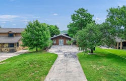 105 Cheyenne Drive, Lake Kiowa, TX 76240