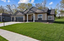 1510 Legend Dr, Tiffin, IA 52340