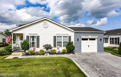 6 Hillsdale Court, Manahawkin, NJ 08050
