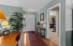 8315 Eagle Creek Dr, Lyndon, KY 40222