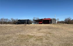 1704 E Highway 70, Kingston, OK 73439