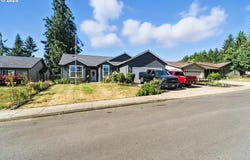 934 WILSON AVE, Cottage Grove, OR 97424
