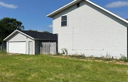 17 Dakota Ave. E., Winger, MN 56592