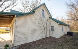 13 W Dade 22, Arcola, MO 65603