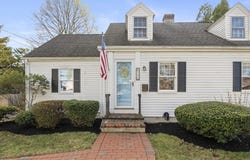 110 Linden St, Hamilton, MA 01982