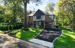 34 Foxhurst Lane, Manhasset, NY 11030