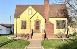 718 6th Street N, Saint James, MN 56081