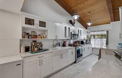11140 Redwood Ave, Pembroke Pines, FL 33026