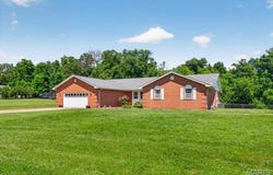 813 E Haven Drive, Waterloo, IL 62298
