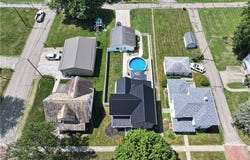 306 Maple Street SW, Sugarcreek, OH 44681