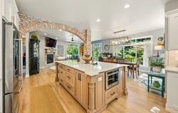 425 S 1st Street, Jacksonville, OR 97530