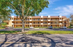 6708 Coral Lake Dr, Pompano Beach, FL 33063