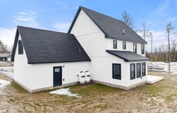 673 Streamside Avenue, Hermon, ME 04401