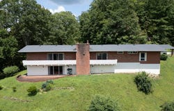 540 Skyline Dr, Hazard, KY 41701