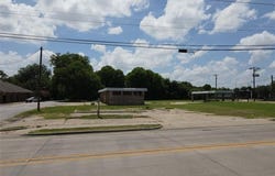111 S Dallas Avenue, Lancaster, TX 75146