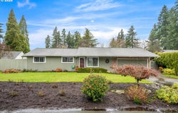 15781 NE HOLLADAY St, Portland, OR 97230