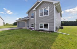 113 SW New Brunswick, POPLAR GROVE, IL 61065