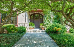 W330n247 Kettle Moraine Dr, Delafield, WI 53018