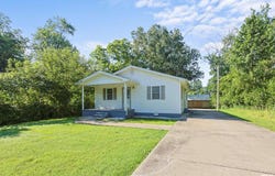 416 W HARRISON Street, Carrier Mills, IL 62917