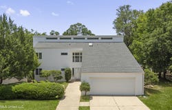 11 Bayou Place, Gulfport, MS 39503