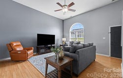 255 19th Avenue SE, Hickory, NC 28602