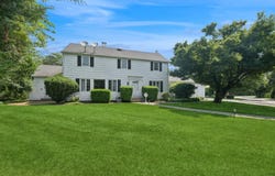 1250 Harbor Road, Hewlett Harbor, NY 11557