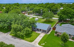 217 Wintercrest Road, Burleson, TX 76028