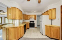 493 Sara Ann Ct, Linwood, NJ 08221