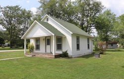 603 E Summit Avenue, Seymour, MO 65746