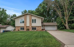 1413 Chateaulin Lane, Burnsville, MN 55337