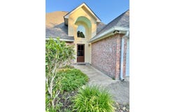 135 Chris Lane, Pineville, LA 71360
