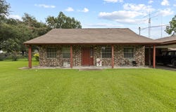 6840 Hansen Street, Groves, TX 77619