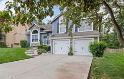 2517 SW 9th Terrace, Lee's Summit, MO 64081