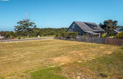 2710 Lincoln Ave SW, Bandon, OR 97411