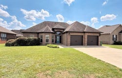 113 Cottonwood Dr, Muscle Shoals, AL 35661