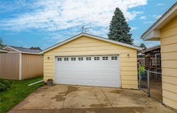 1408 N 8th Avenue Place E, Newton, IA 50208