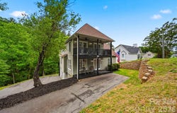 909 36th Avenue NW, Hickory, NC 28601