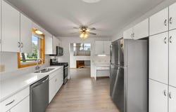 7907 Upper 26th Street N, Oakdale, MN 55128