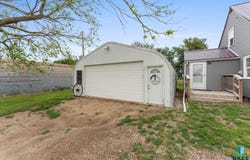 47296 323rd St, Elk Point, SD 57025